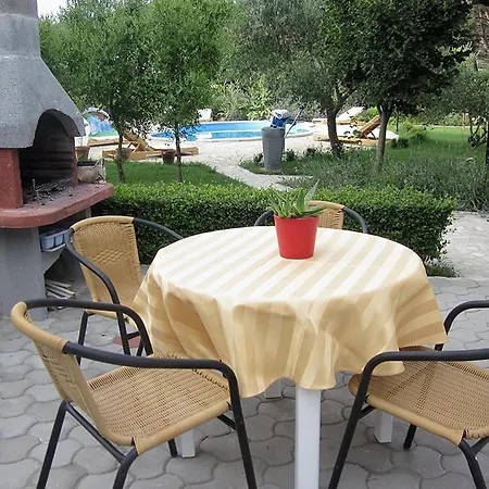 Lägenhet Family-Friendly Apartments With Swimming Pool Mundanije, Rab - 5076