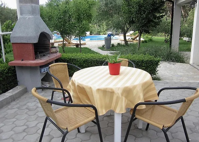 Lägenhet Family-Friendly Apartments With Swimming Pool Mundanije, Rab - 5076