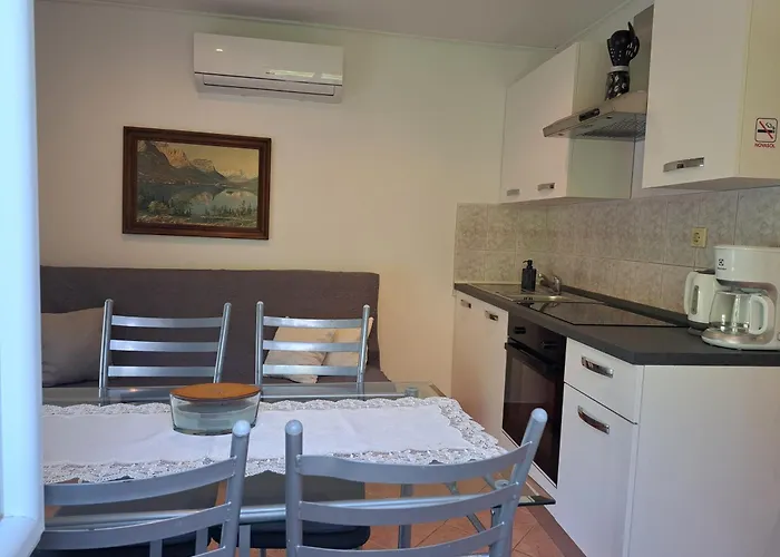 Family-Friendly Apartments With Swimming Pool Mundanije, Rab - 5076 Mundanije